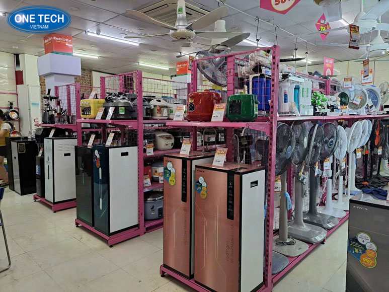 Thiết kế kệ trưng bày máy lọc nước đa năng – Giải pháp tối ưu cho không gian bán hàng Các mẫu kệ máy lọc nước với thiết kế hiện đại, chịu lực tốt, phù hợp nhiều loại mặt bằng trưng bày