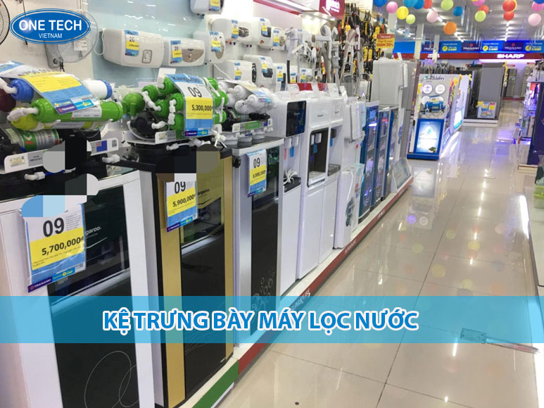 Kệ trưng bày máy lọc nước bằng sắt sơn tĩnh điện của One Tech, thiết kế 3 tầng chắc chắn, phù hợp cho cửa hàng điện máy