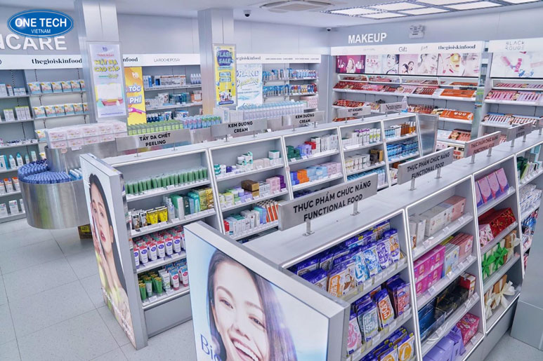 Cửa hàng mỹ phẩm Thế Giới Skin Food trưng bày sản phẩm đa dạng Kệ trưng bày mỹ phẩm Thế Giới Skin Food với các sản phẩm chăm sóc da và làm đẹp phong phú