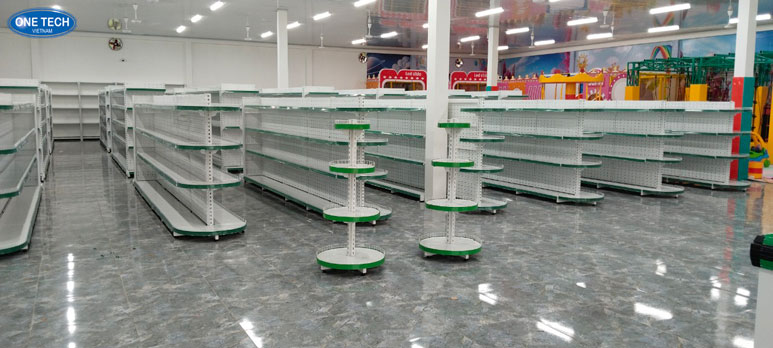 Mẫu kệ trưng bày Pepsi hiện đại và bắt mắt tại các cửa hàng Kệ Pepsi thực tế với thiết kế chuyên dụng, màu sắc thương hiệu xanh dương đặc trưng, bày biện sản phẩm sinh động