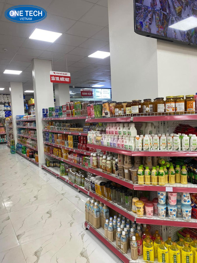 Ảnh thực tế các kiểu kệ trưng bày Pepsi đẹp và tiện dụng Kệ trưng bày sản phẩm Pepsi với thiết kế hiện đại, màu xanh đặc trưng, bày biện bắt mắt tại cửa hàng