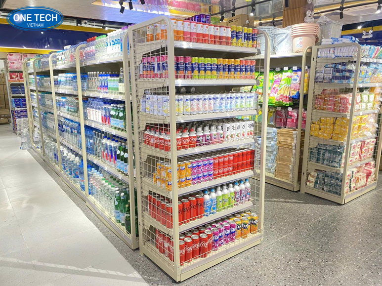 Kệ tôn liền tải trọng lớn trưng bày nước ngọt Pepsi tại cửa hàng Kệ tôn liền tải trọng lớn màu xanh trưng bày nước ngọt Pepsi chuyên nghiệp trong siêu thị
