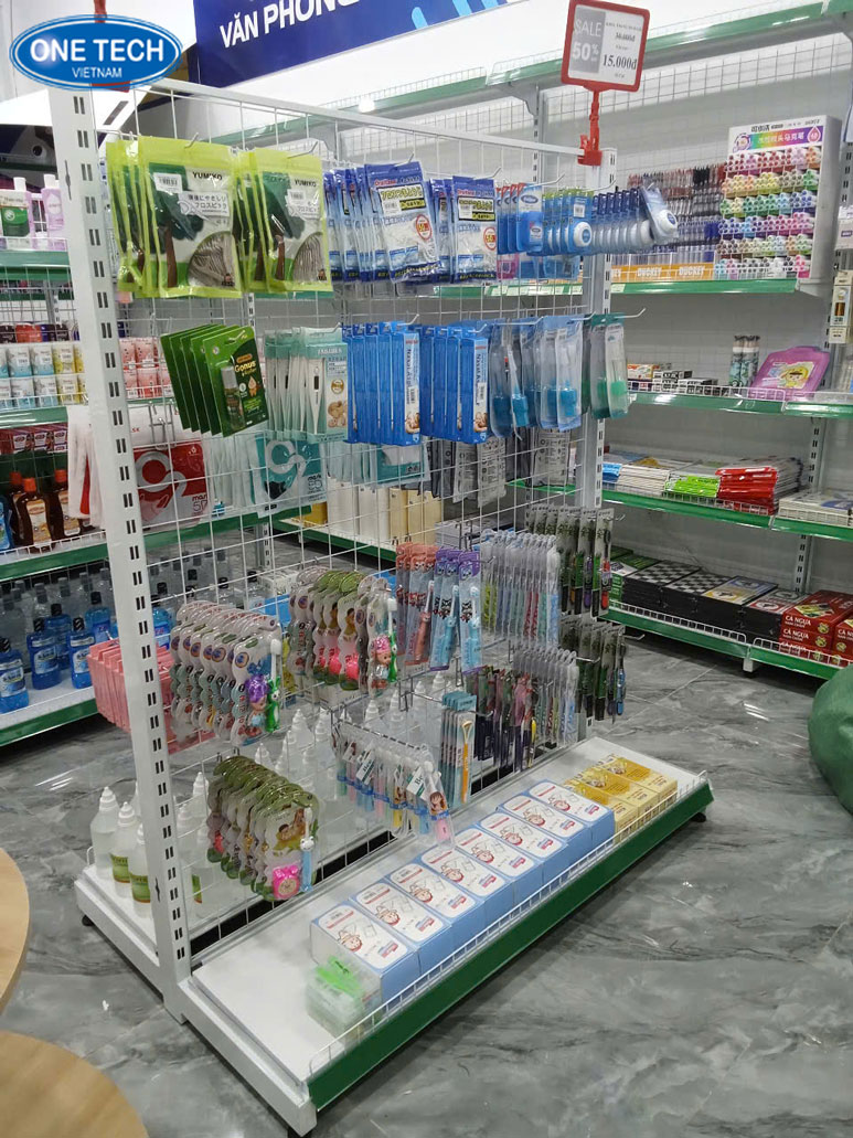 Kệ siêu thị trưng bày phụ kiện đa năng, bền chắc và gọn gàng tại cửa hàng