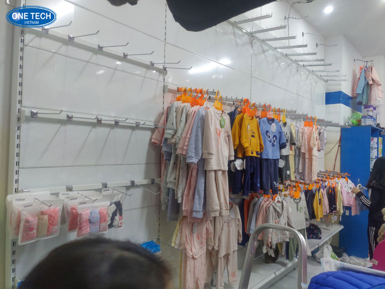 Kệ siêu thị tôn liền đơn giản, cứng cáp, dùng để trưng bày phụ kiện tiện lợi và thẩm mỹ