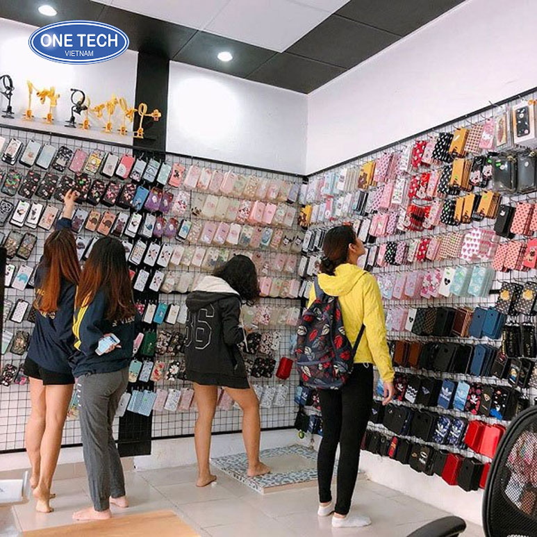 Giá kệ One Tech - Kệ trưng bày phụ kiện điện thoại chất lượng Kệ trưng bày phụ kiện điện thoại bằng sắt của Giá kệ One Tech với thiết kế chắc chắn và giá hợp lý