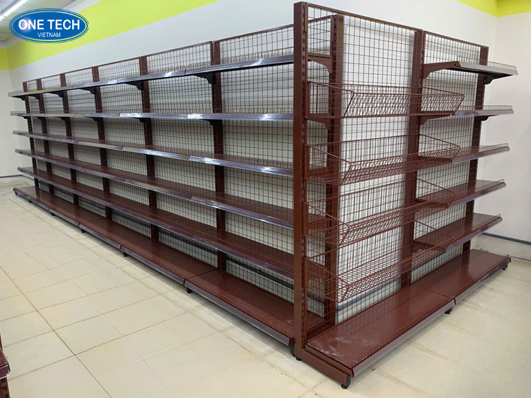 Kệ siêu thị phổ thông trưng bày quà lưu niệm – lưng lưới, tôn đục lỗ, tôn liền Kệ siêu thị phổ thông gồm lưng lưới, lưng tôn đục lỗ và lưng tôn liền, chuyên dùng trưng bày quà lưu niệm tại cửa hàng bán lẻ