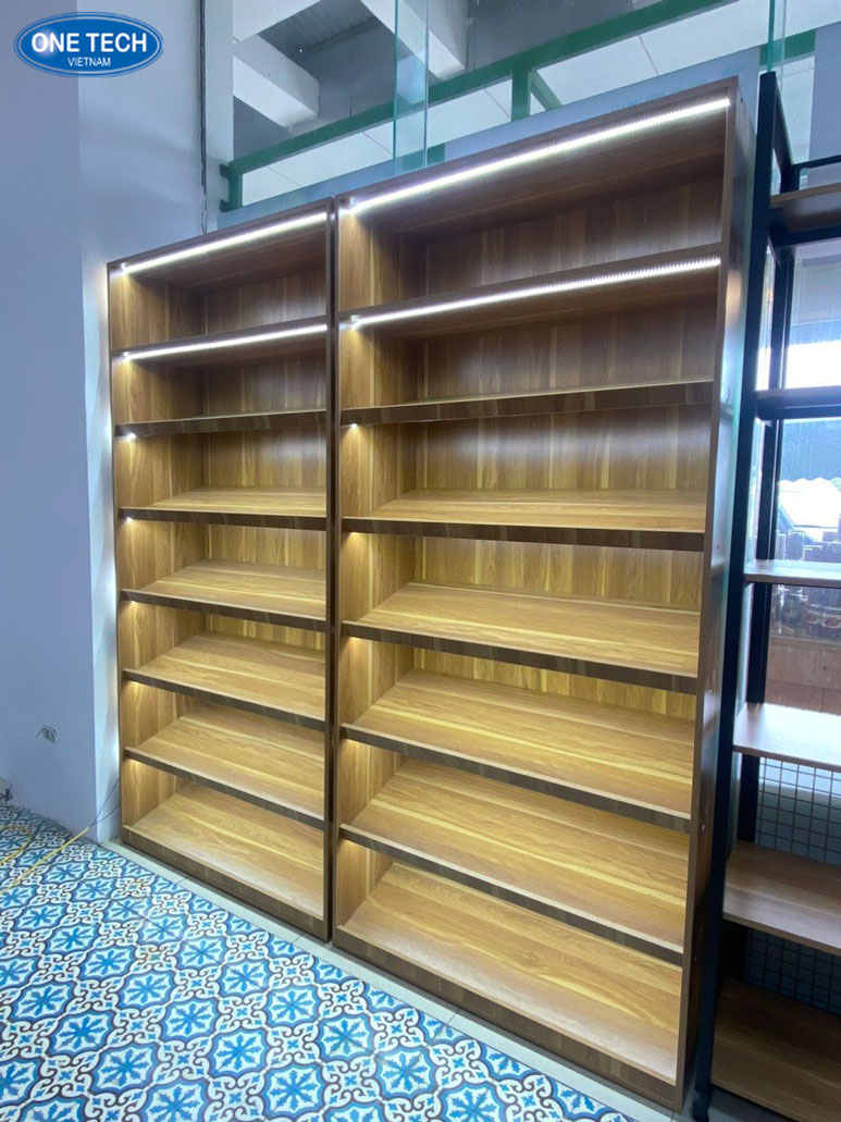 Kệ trưng bày quà lưu niệm đẹp mắt cho cửa hàng Kệ trưng bày quà lưu niệm được thiết kế đẹp mắt, chắc chắn, lý tưởng cho các cửa hàng quà tặng