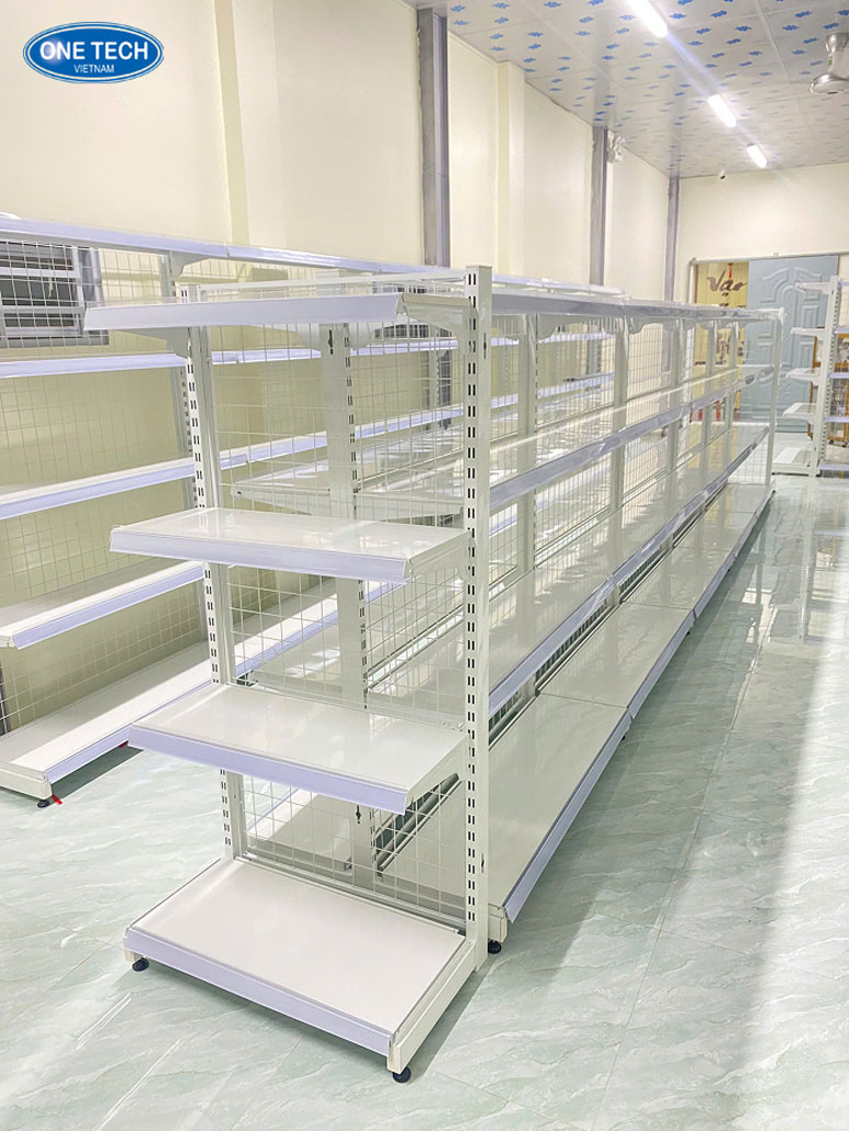 Kệ lưng lưới trưng bày sách tại nhà sách hiện đại Kệ siêu thị lưng lưới 5 tầng được bố trí trong nhà sách, dùng để trưng bày sách và văn phòng phẩm