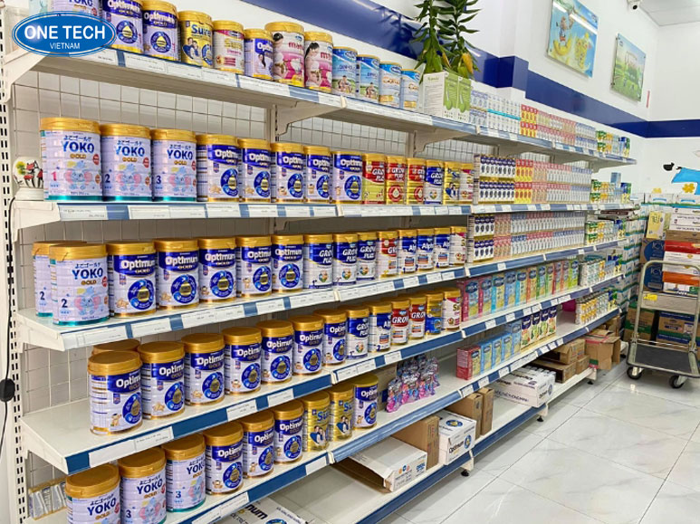 Ưu điểm nổi bật của kệ trưng bày sữa Vinamilk – Bền đẹp, thu hút, tối ưu không gian Kệ trưng bày sữa Vinamilk thiết kế chắc chắn, hiện đại, giúp sản phẩm nổi bật trong siêu thị