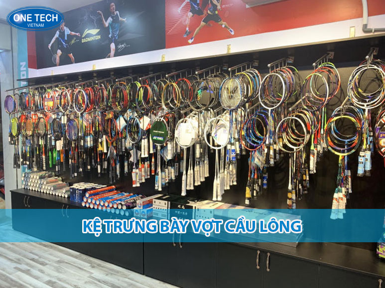 Kệ trưng bày vợt cầu lông bằng sắt sơn tĩnh điện, thiết kế nhiều móc treo tiện lợi cho cửa hàng