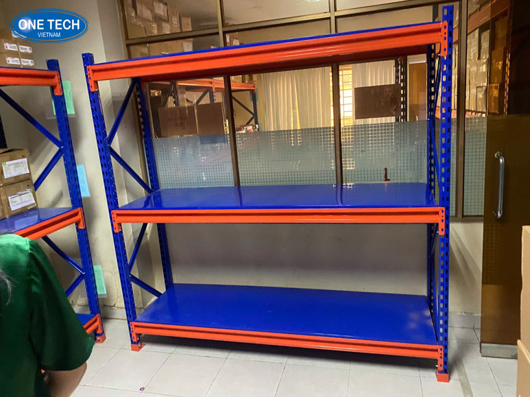 Các dự án kệ trung tải OneTech đã triển khai cho kho xưởng và siêu thị Mô hình kệ trung tải OneTech phục vụ lưu trữ hàng hóa tại các kho xưởng và cửa hàng
