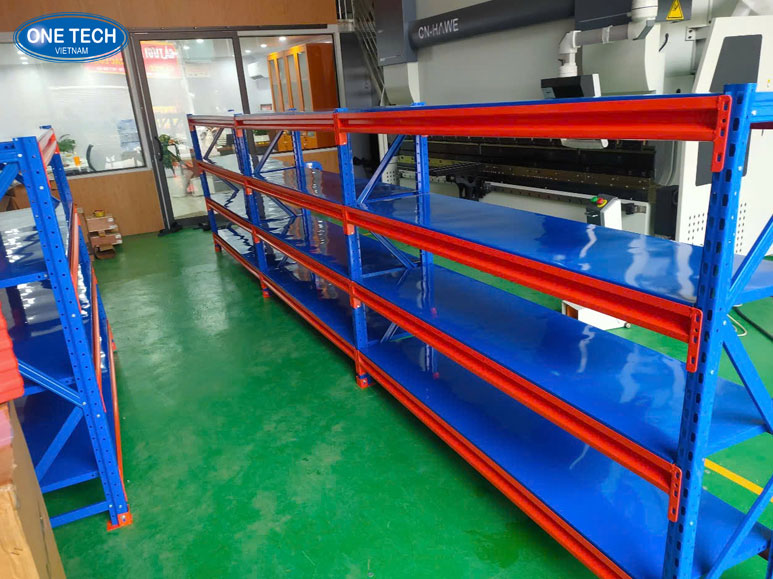 Kinh nghiệm chọn kệ trung tải phù hợp cho kho hàng và cửa hàng Kệ trung tải chất lượng cao được bố trí khoa học trong kho hàng, phù hợp nhu cầu lưu trữ đa dạng
