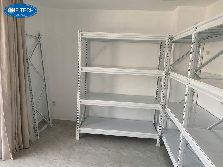 Kệ V cài 4 tầng dễ dàng lắp ráp - Giải pháp lưu trữ tiện lợi cho không gian Kệ V cài 4 tầng dễ dàng lắp ráp, thiết kế chắc chắn, phù hợp cho không gian cửa hàng, siêu thị, và gia đình