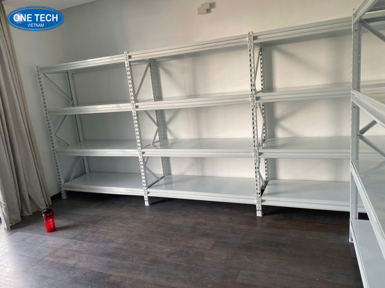 Dự án kệ V cài siêu thị One Tech: Tối ưu không gian, tăng hiệu quả trưng bày Hình ảnh dự án kệ V cài siêu thị do One Tech thực hiện, thể hiện cấu trúc vững chắc và thiết kế tối ưu không gian trưng bày sản phẩm