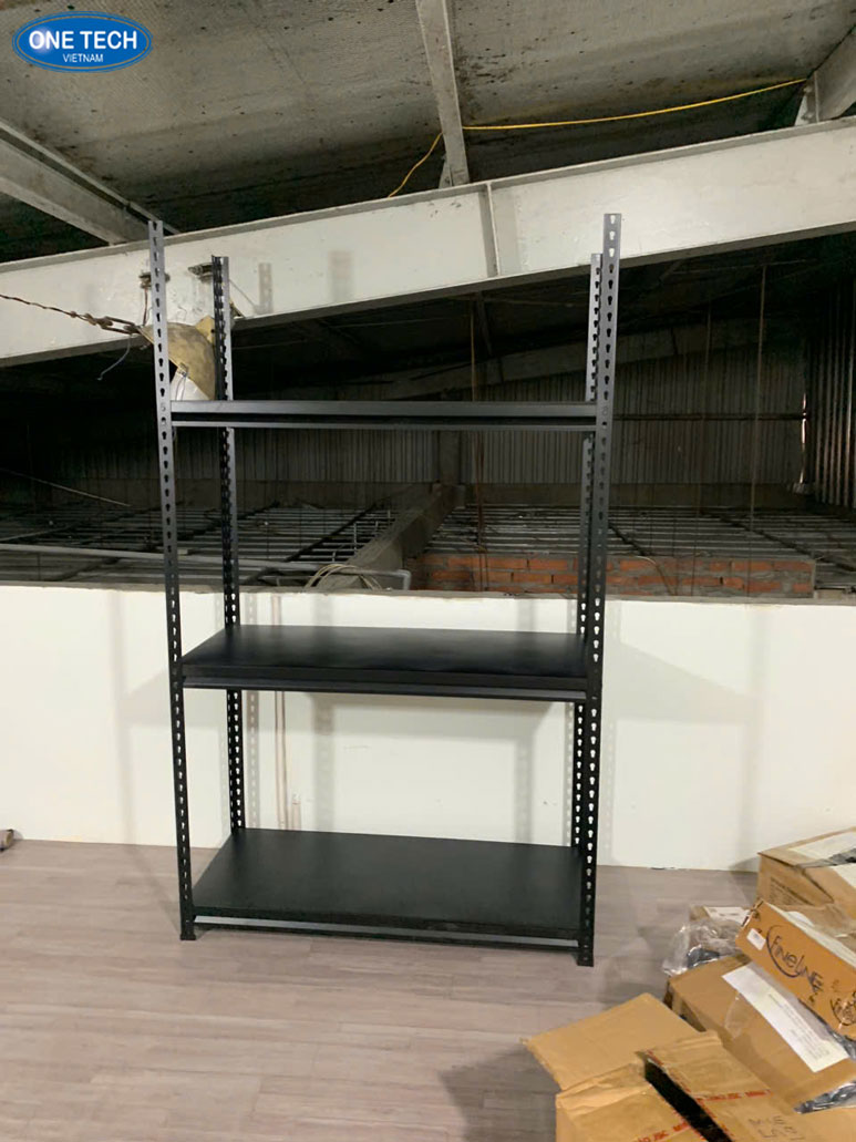 Kệ V cài siêu thị One Tech: Giải pháp trưng bày sản phẩm tối ưu cho không gian cửa hàng Hình ảnh kệ V cài siêu thị lắp đặt bởi One Tech, thiết kế phù hợp với mọi không gian bán lẻ, hỗ trợ trưng bày hiệu quả các sản phẩm đa dạng