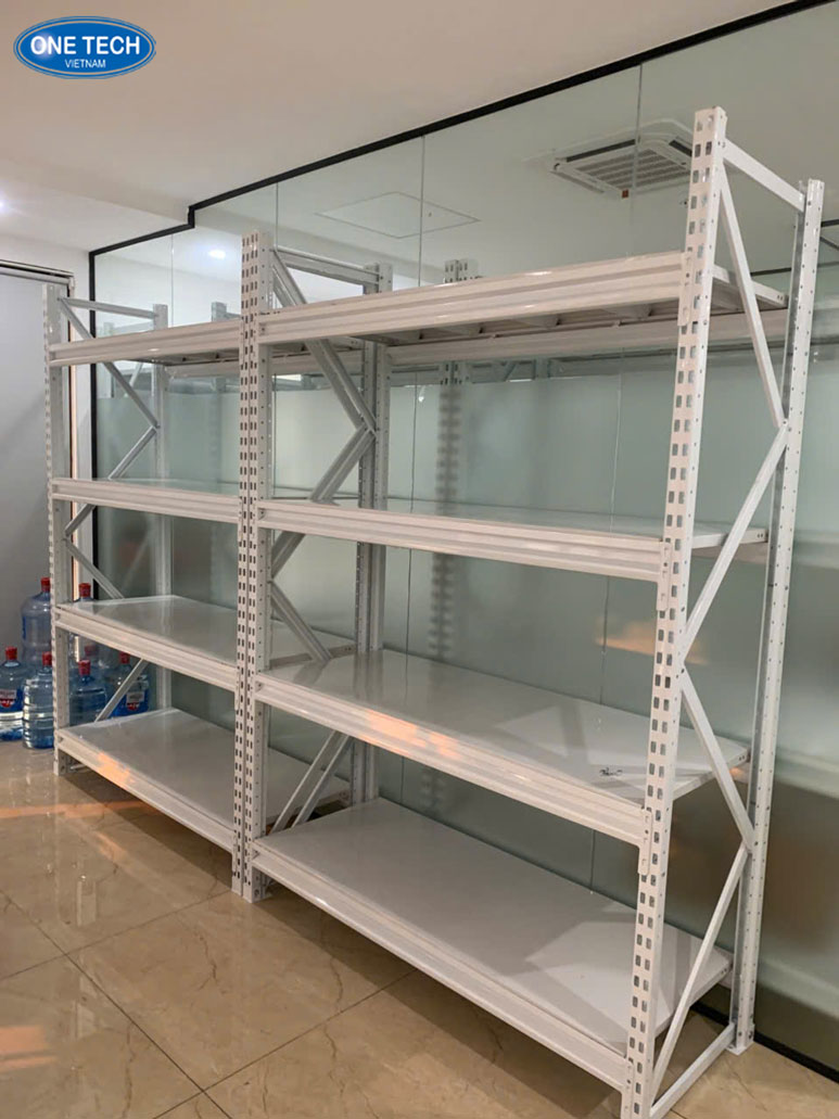 Dự án lắp đặt kệ V cài siêu thị One Tech: Đảm bảo không gian trưng bày tối ưu Hình ảnh kệ V cài siêu thị do One Tech thiết kế và thi công, với khả năng tối đa hóa không gian trưng bày sản phẩm tại các cửa hàng