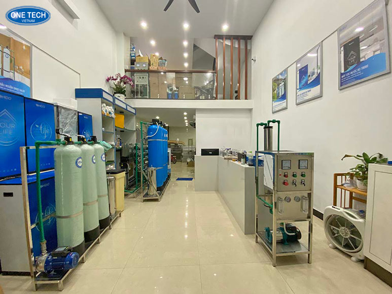 Mở đại lý phân phối bình nước lọc và máy lọc nước tại vùng nông thôn Hình ảnh đại lý trưng bày các loại bình nước lọc và máy lọc nước phục vụ người dân nông thôn
