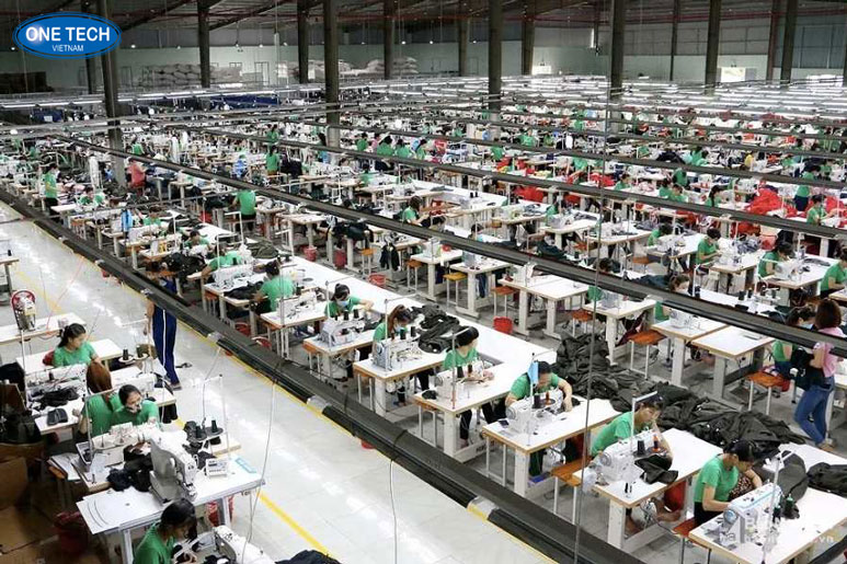 Mở xưởng sản xuất sản phẩm dệt may thủ công chất lượng cao Xưởng sản xuất dệt may thủ công với máy móc hiện đại và nghệ nhân làm việc tỉ mỉ