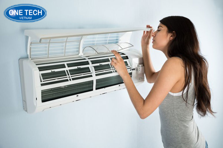 Mở dịch vụ vệ sinh máy lạnh quạt tủ lạnh với vốn 30 triệu Kỹ thuật viên vệ sinh máy lạnh quạt và tủ lạnh tại nhà khách hàng, mở dịch vụ với vốn đầu tư 30 triệu