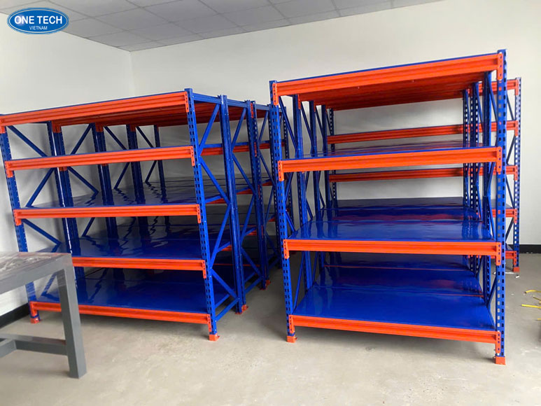 Kệ trung tải khung chân kép chịu lực cao cho kho hàng Kệ trung tải khung chân kép giúp tăng độ cứng vững khi chứa hàng hóa nặng