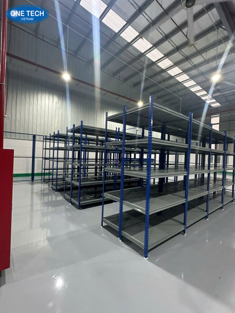 Kệ kho lưu trữ hàng hóa và đồ gia dụng đa năng, bền chắc Kệ kho bằng thép chất lượng cao, thiết kế tiện lợi cho việc lưu trữ đồ gia dụng và hàng hóa
