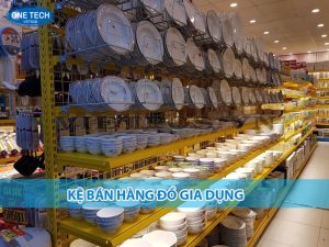 Kệ bán hàng đồ gia dụng đa năng bằng sắt chắc chắn, phù hợp trưng bày nhiều sản phẩm trong cửa hàng gia dụng