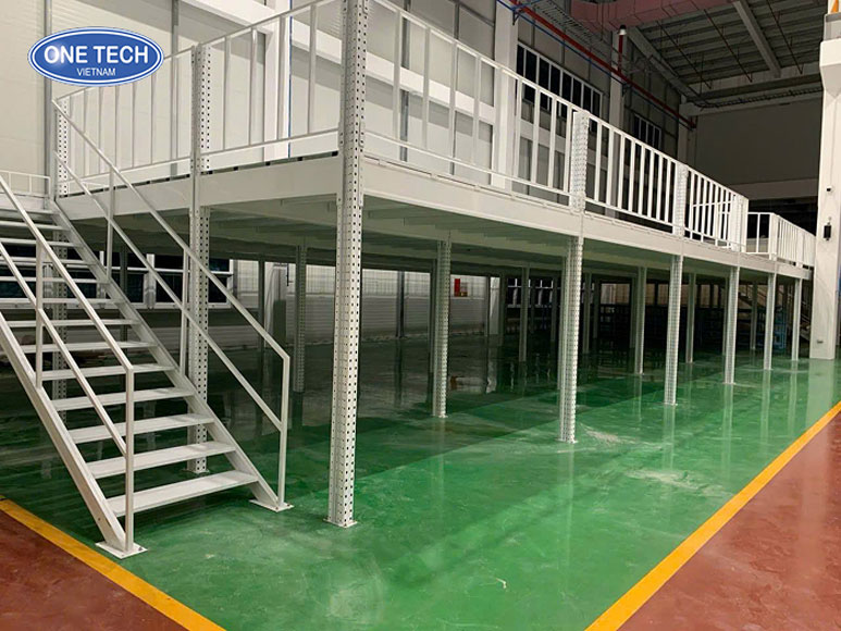 Kệ sàn Mezzanine kho lạnh giúp tăng diện tích lưu trữ hiệu quả Hệ thống kệ sàn Mezzanine trong kho lạnh tối ưu không gian lưu trữ