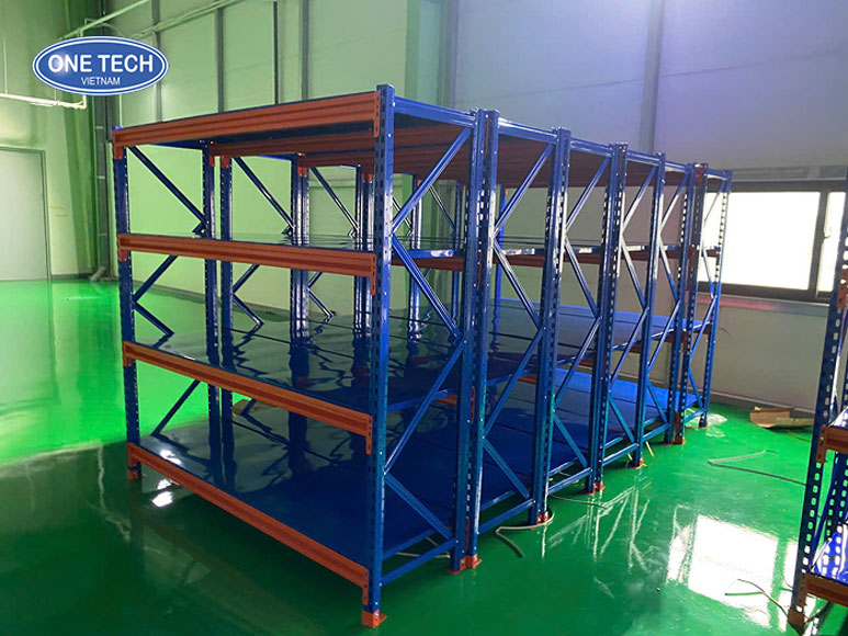 Kệ trung tải sơn tĩnh điện kháng khuẩn cho kho lạnh Hệ thống kệ trung tải sơn tĩnh điện kháng khuẩn lắp đặt trong kho lạnh tiêu chuẩn
