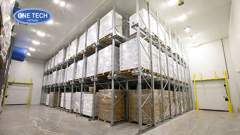 Giải pháp kệ Drive In kho lạnh tối ưu cho xe nâng Hệ thống kệ Drive In kho lạnh hỗ trợ xe nâng vận hành nhanh chóng và an toàn