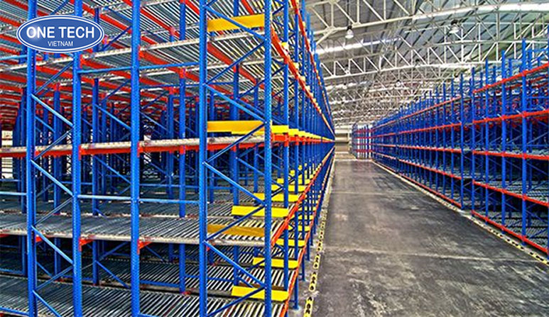 Kệ con lăn kho lạnh lưu trữ thực phẩm và đồ uống hiệu quả Kệ con lăn trong kho lạnh dùng để lưu trữ thực phẩm, đồ uống công nghiệp
