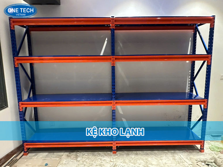 Hệ thống kệ kho lạnh bằng thép sơn tĩnh điện, chịu tải tốt, tối ưu không gian bảo quản