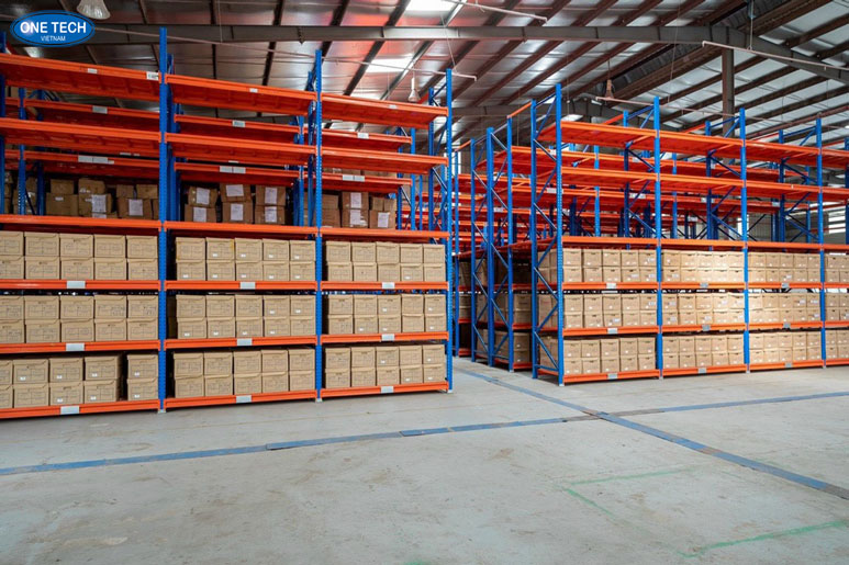 Kệ kho logistic đa năng trong nhà kho hiện đại Kệ kho logistic bằng thép sơn tĩnh điện, xếp hàng hóa gọn gàng trong kho
