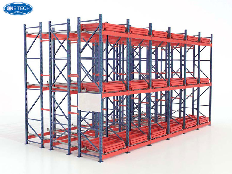 Kệ Push Back lưu trữ hàng hóa trong kho logistic hiện đại Kệ Push Back với thiết kế nghiêng trượt, tối ưu hóa lưu trữ pallet trong kho logistic