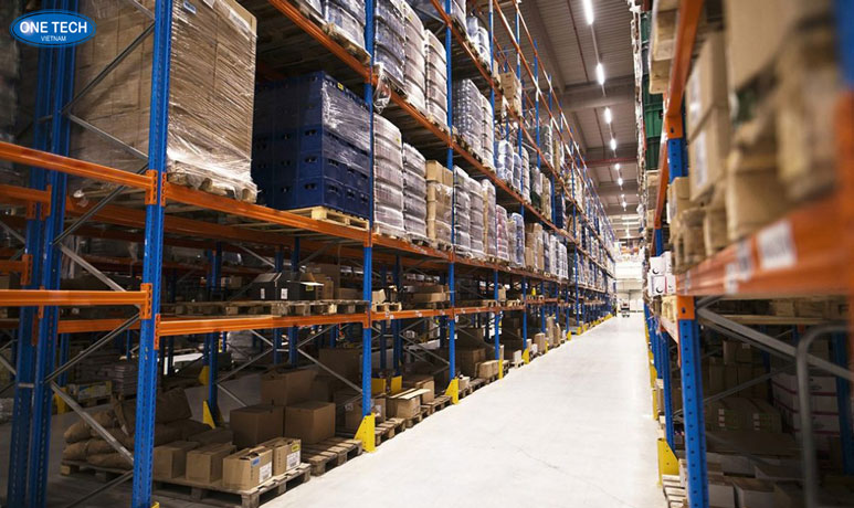 Tiêu chí chọn kệ kho logistic tối ưu cho doanh nghiệp Hệ thống kệ kho logistic được sắp xếp khoa học, tối ưu diện tích lưu trữ