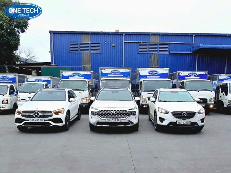 Dịch vụ hỗ trợ Vinmart – One Tech cung cấp giải pháp toàn diện Nhân viên One Tech đang lắp đặt kệ trưng bày tại siêu thị Vinmart, hỗ trợ kỹ thuật và tư vấn tận nơi