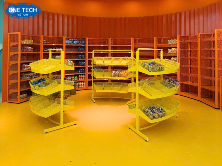Mẫu kệ siêu thị Vinmart đa dạng thiết kế và công năng Các loại kệ siêu thị Vinmart trưng bày hàng hóa: kệ đơn, kệ đôi, kệ móc treo, kệ đầu dãy
