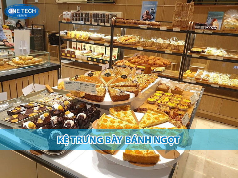 Kệ trưng bày bánh ngọt nhiều tầng bằng kính và inox, trưng bày bánh kem trong tiệm bánh