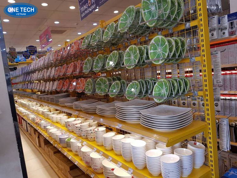 Kệ treo bát đĩa tiết kiệm không gian cho căn bếp hiện đại Kệ treo bát đĩa bằng inox gắn tường, thiết kế nhỏ gọn, tiện lợi cho nhà bếp