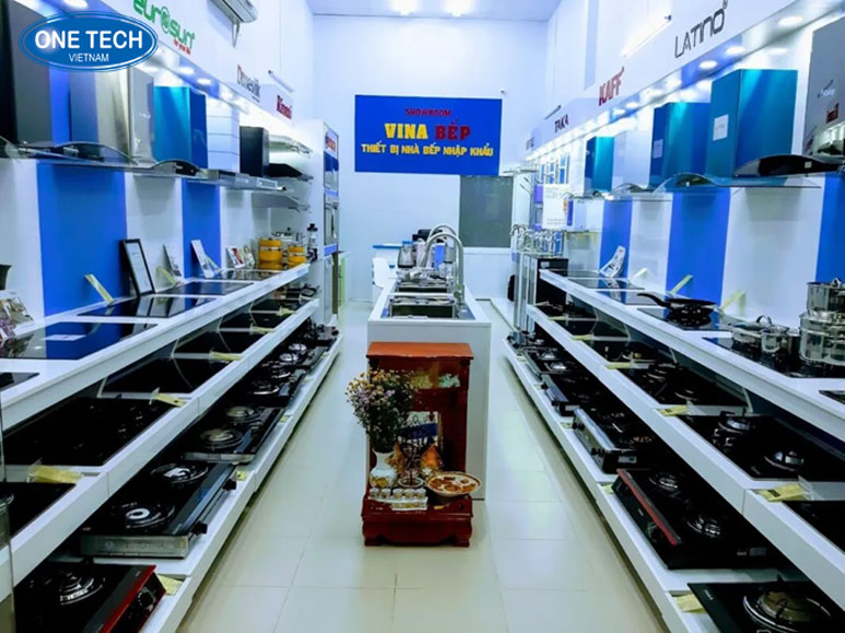 Kệ trưng bày bếp gas One Tech – Thiết kế chắc chắn, thẩm mỹ cao Kệ trưng bày bếp gas do One Tech cung cấp, bằng thép sơn tĩnh điện, trưng bày sản phẩm bếp gas gọn gàng và bắt mắt trong cửa hàng
