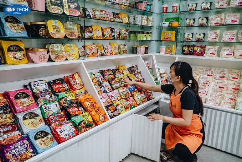 Kệ trưng bày đồ ăn vặt kiểu đứng dạng mặt nghiêng Kệ trưng bày thực phẩm đóng gói thiết kế mặt nghiêng dễ quan sát
