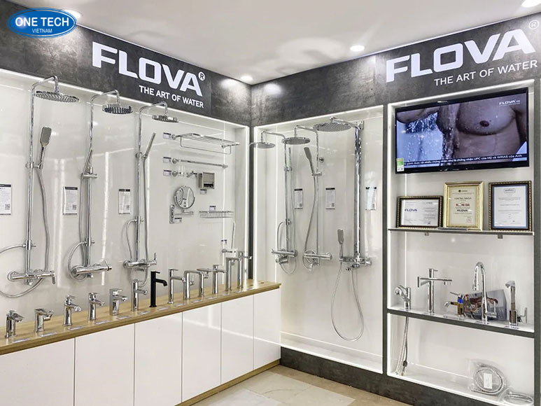 Kệ gỗ trưng bày vòi nước sang trọng, chắc chắn Kệ gỗ trưng bày vòi nước đa tầng giúp giới thiệu sản phẩm nổi bật trong showroom