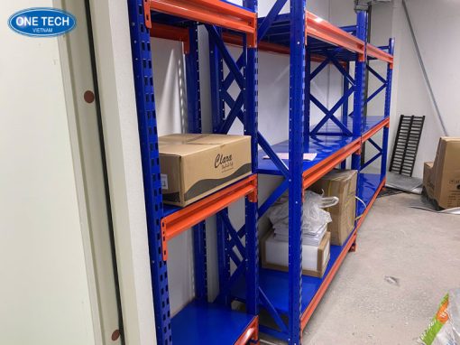 Giá kệ trung tải tải trọng 300kg, thiết kế khung thép bền chắc, dùng trong kho linh kiện, vật tư hoặc siêu thị
