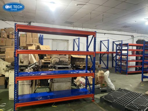 Kệ trung tải 300kg tải trọng trung bình, khung sắt chắc chắn, sơn tĩnh điện, thích hợp kho hàng và cửa hàng