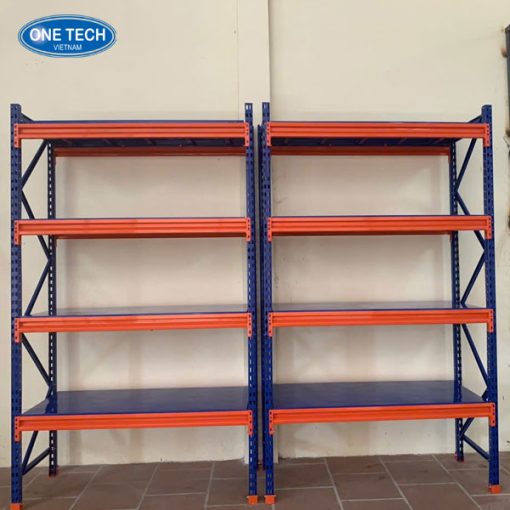 Kệ trung tải tải trọng 500kg màu xanh cam, thiết kế chắc chắn, sử dụng trong kho hàng công nghiệp