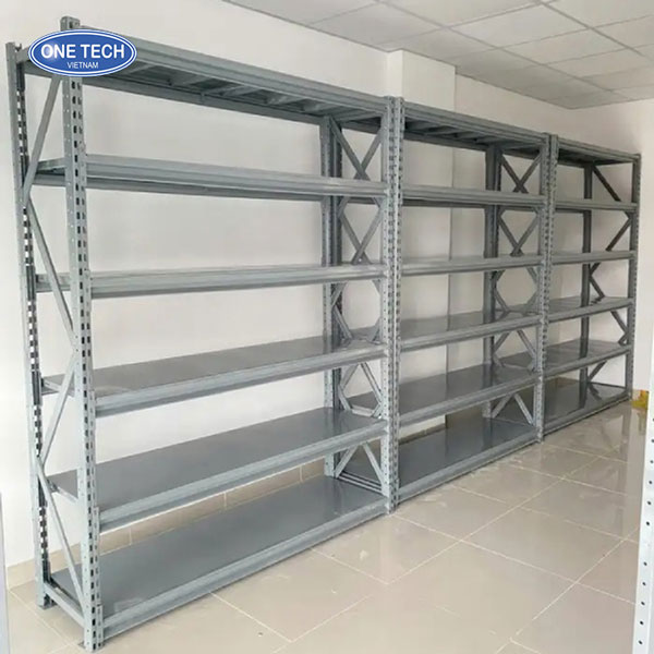 Kệ trung tải màu ghi tải trọng 500kg, thiết kế chắc chắn, dùng cho kho hàng