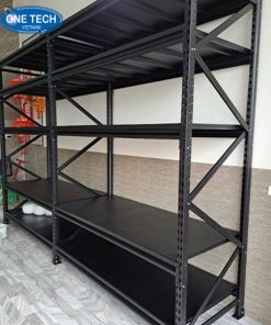 Kệ trung tải màu đen bằng thép bền bỉ, sơn tĩnh điện chống rỉ, phù hợp cho không gian công nghiệp và bán lẻ