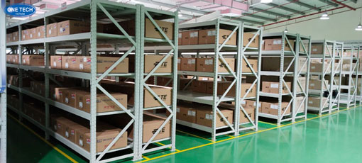Các loại kệ phân theo tải trọng gồm kệ tải nhẹ, kệ trung tải và kệ tải nặng được hiển thị rõ ràng