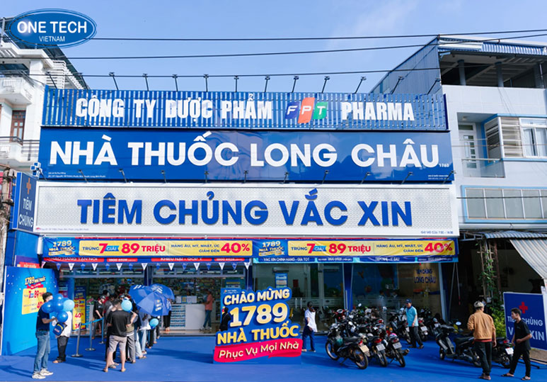 Mô hình cửa hàng thuốc tại khu du lịch biển Cửa hàng thuốc hiện đại gần bãi biển phục vụ du khách và người dân