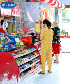 Quầy thu ngân Vinmart thiết kế tiện lợi với kệ để hàng và máy tính tiền
