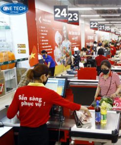 Quầy thu ngân thương hiệu Vinmart với bố cục gọn gàng và ngăn kéo tiện dụng